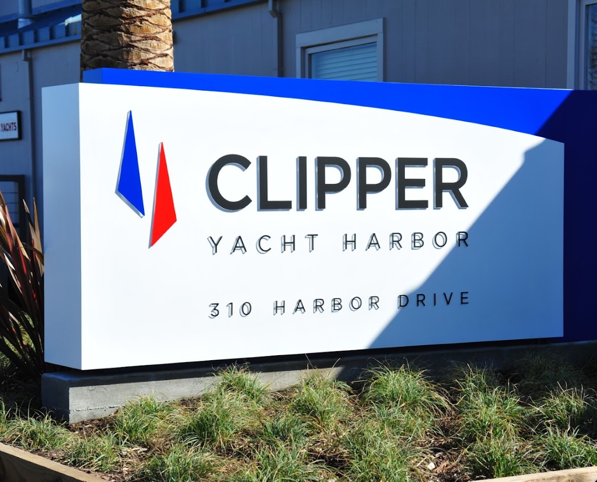 Custom exterior signage by Maddux Signs